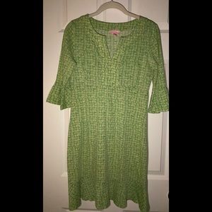 EUC Lilly Pulitzer fun green and white pattern dress with bell sleeves.